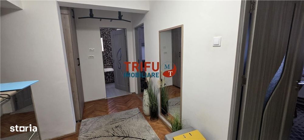 Apartament cu 3 camere si doua bai zona Cetate