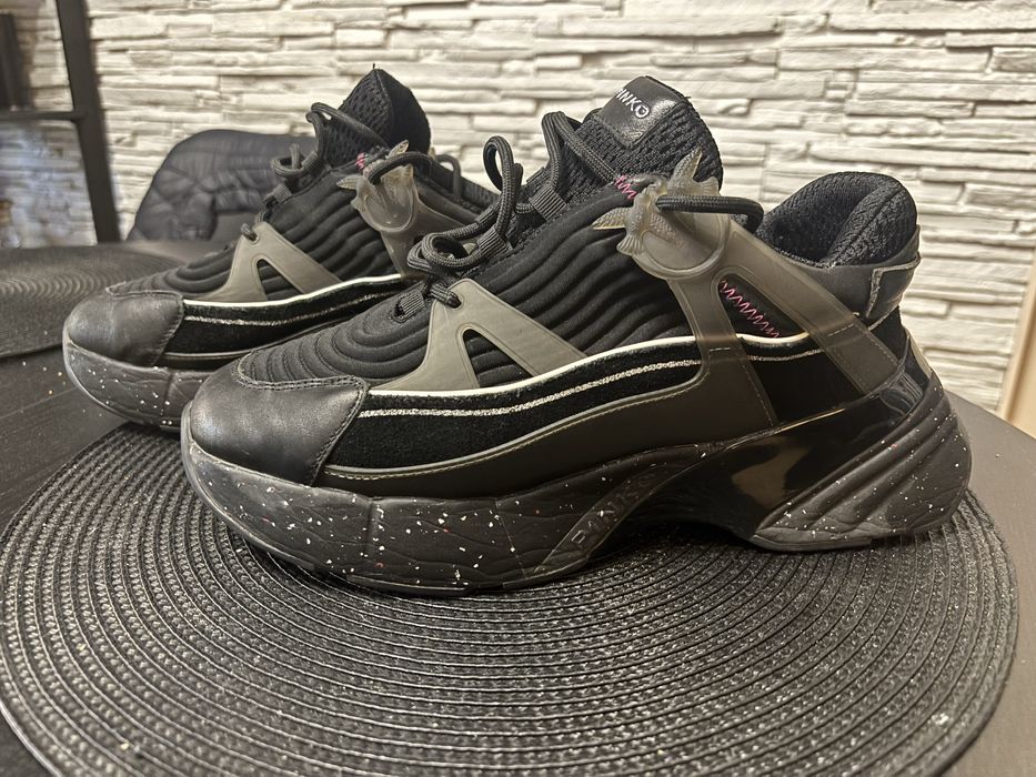 Черни маратонки Pinko