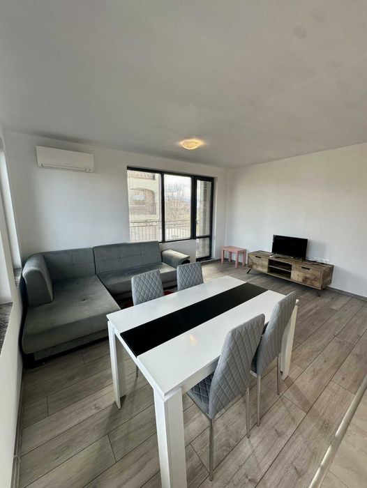 Тристаен апартамент в Смирненски