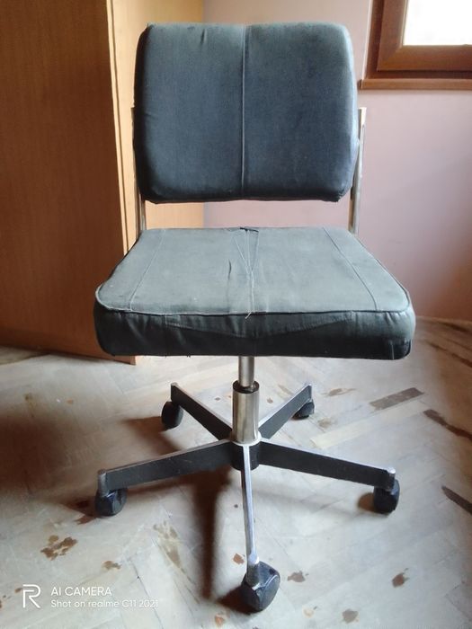 стол за обзавеждане