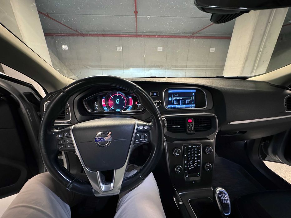 Vând Volvo V40 D2