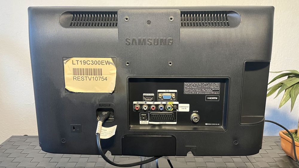 Телевизор Samsung 19 Inch LT19C300EW