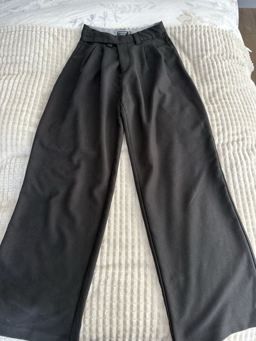 Черен широк панталон Stradivarius