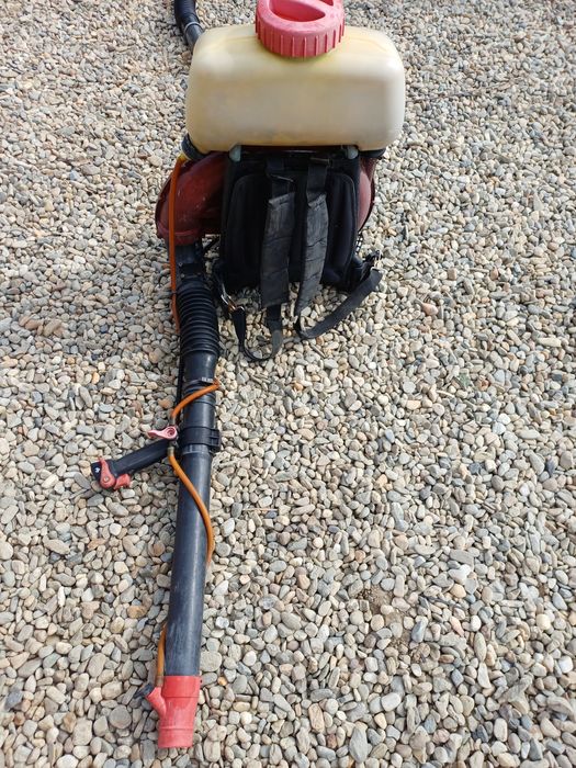 Atomizor solo 450 stare bună are rezervorul găurit  se vedAtomizor sol