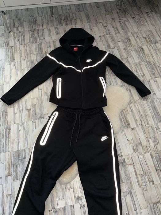 Чисто нов Nike Tech Relflective