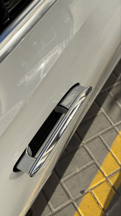 Mercedes-Benz E200 W214