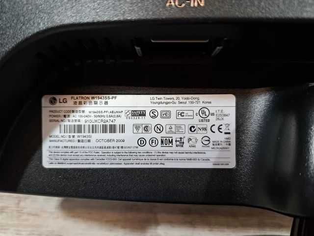 LG Flatron 19" inch wide monitor LCD - ca NOU!