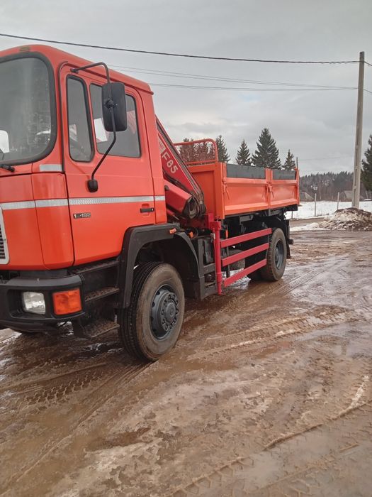 Man 4x4 basculabil cu macara