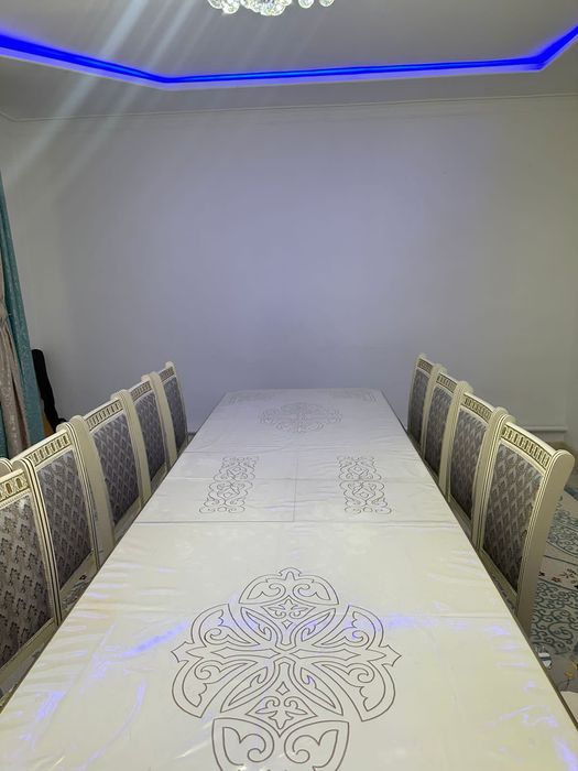 Стол гостиной  стулья ларымен