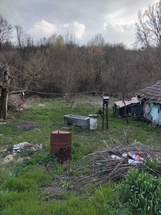 Vând casa în varvoru de sus