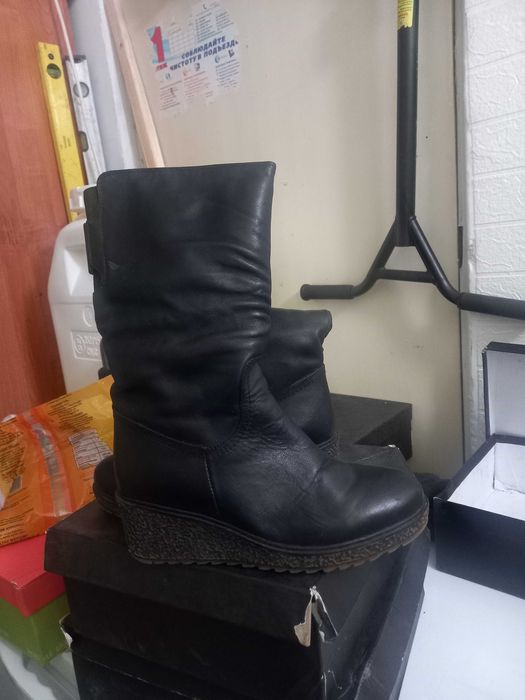 Продаю кожаные сапоги