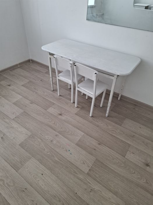 Продам парты и стульчики