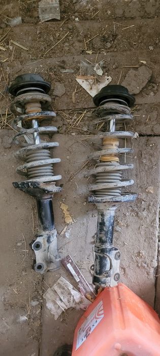 Продатся передние амортизаторы  на пассат б3