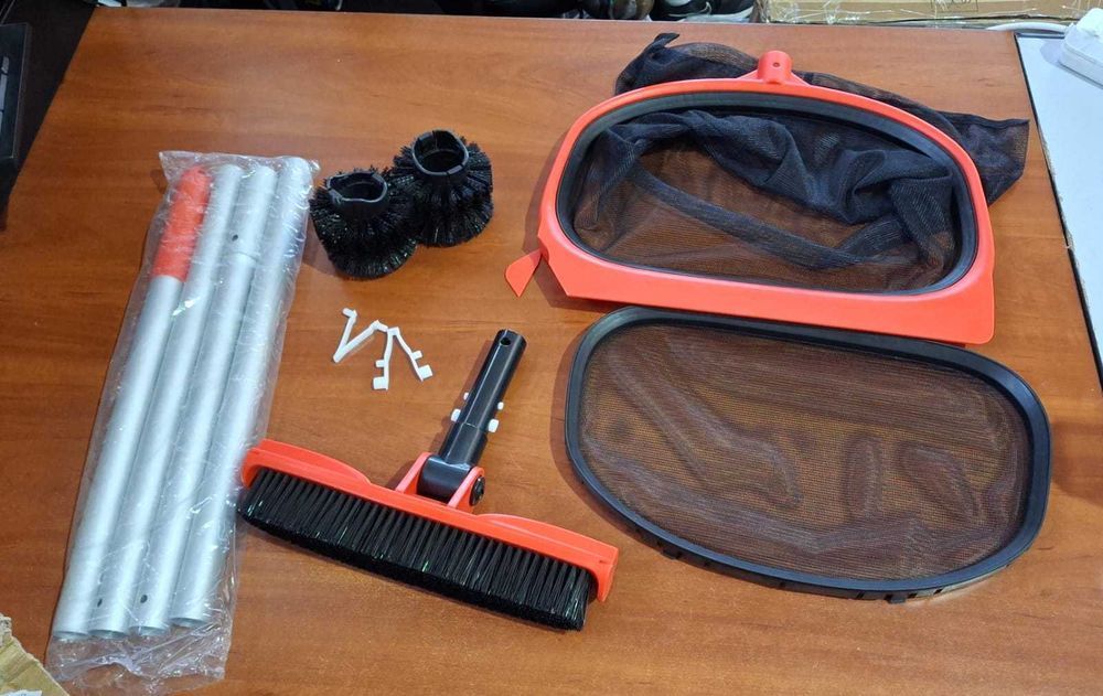 Kit curatare piscina – plasa 39 cm si perie 29 cm, cu maner