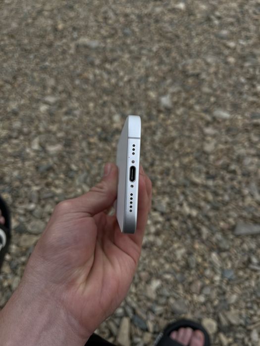 Продам Iphone 16