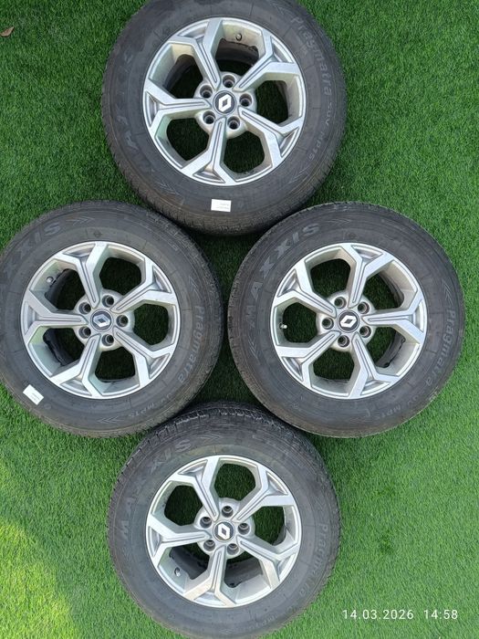 Продам шины с дисками Maxxis