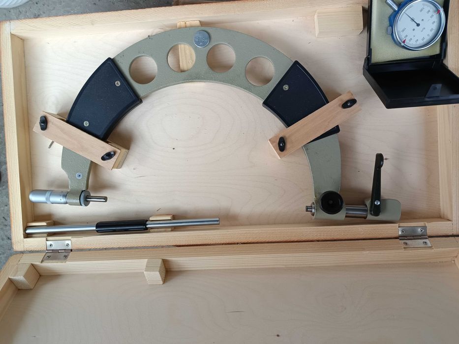 уровень рамный и микрометр