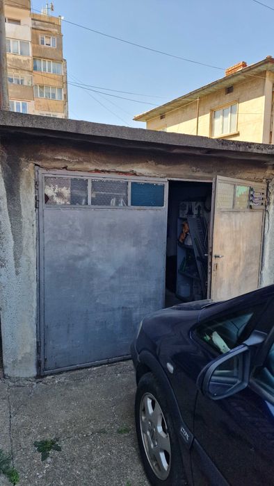 Втори етаж, гараж, бечова стая, маза, таван