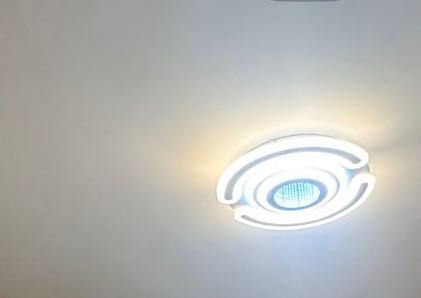 Продава се таванна лампа с дистанционно