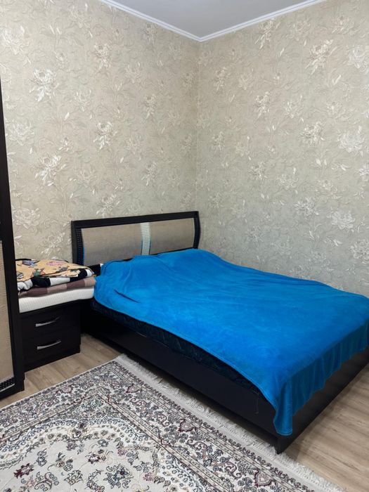 Диван, шкаф, комод с зеркалом