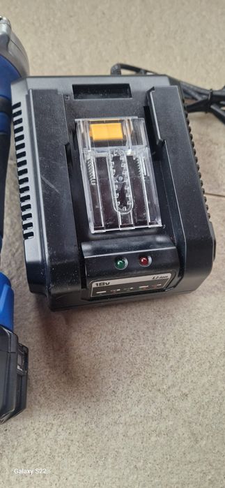 Expandor țevi pe acumulator