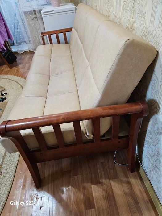 Продам кожанный диван