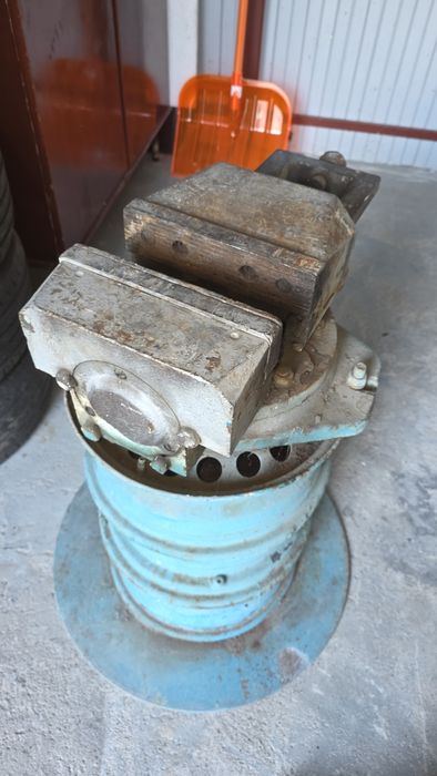 Продаются фрезерные тиски