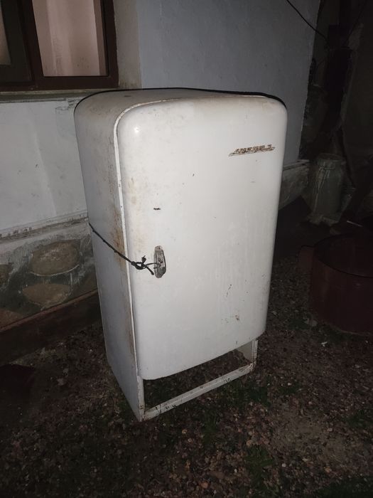 Xolodilnik sotiladiI B/U . MATORI ISHLAYDI