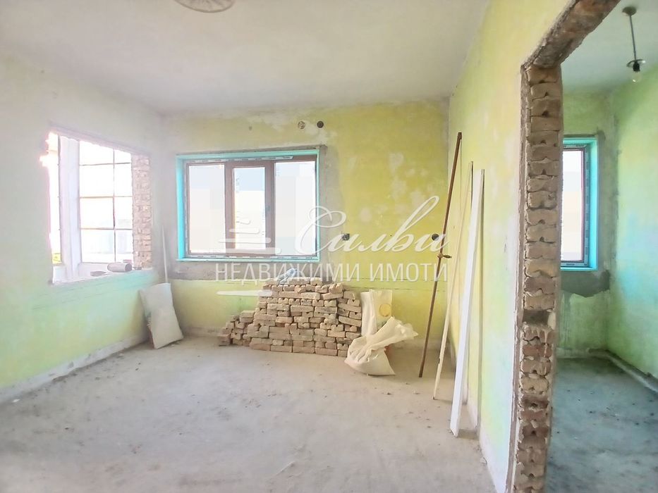 Етаж от ТУХЛЕНА къща на плоча с ГАРАЖ – кв. Добруджански.