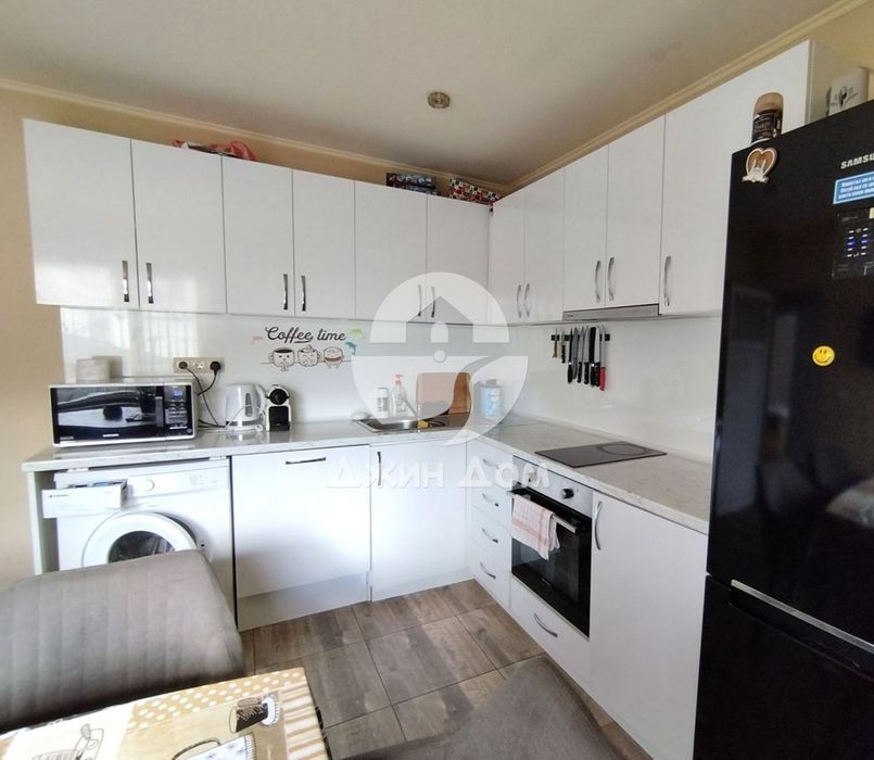 Просторна двуетажна къща в гр. Бяла