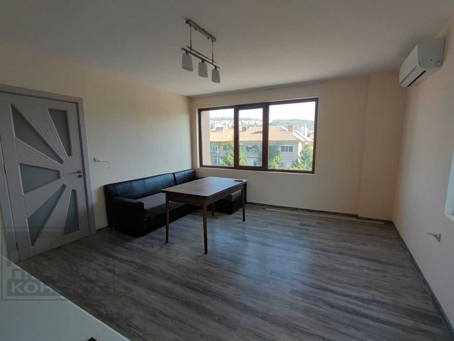 Дава се под наем Тристаен апартамент в Велико Търново, Център - 80 кв.м за 410 € - Снимка #2