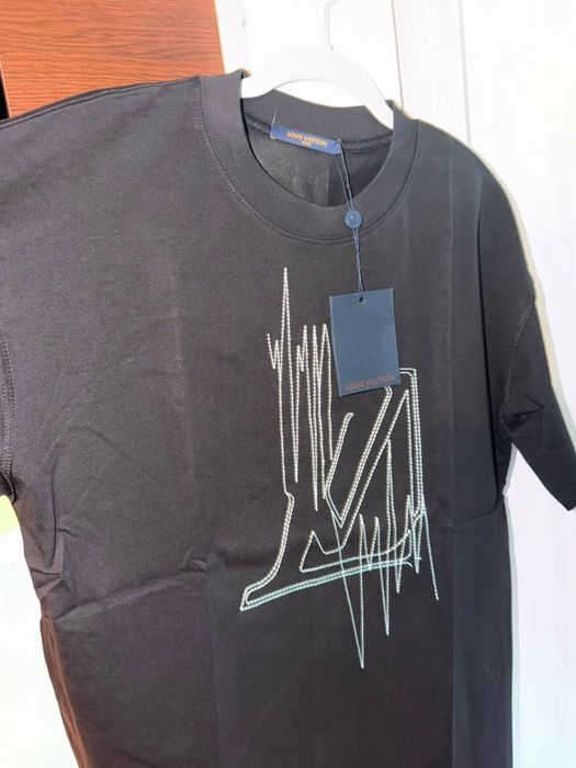 Tricou Louis Vuitton Negru  - Nou cu etichetă (Model Brodat Abstract / Streetwear)
