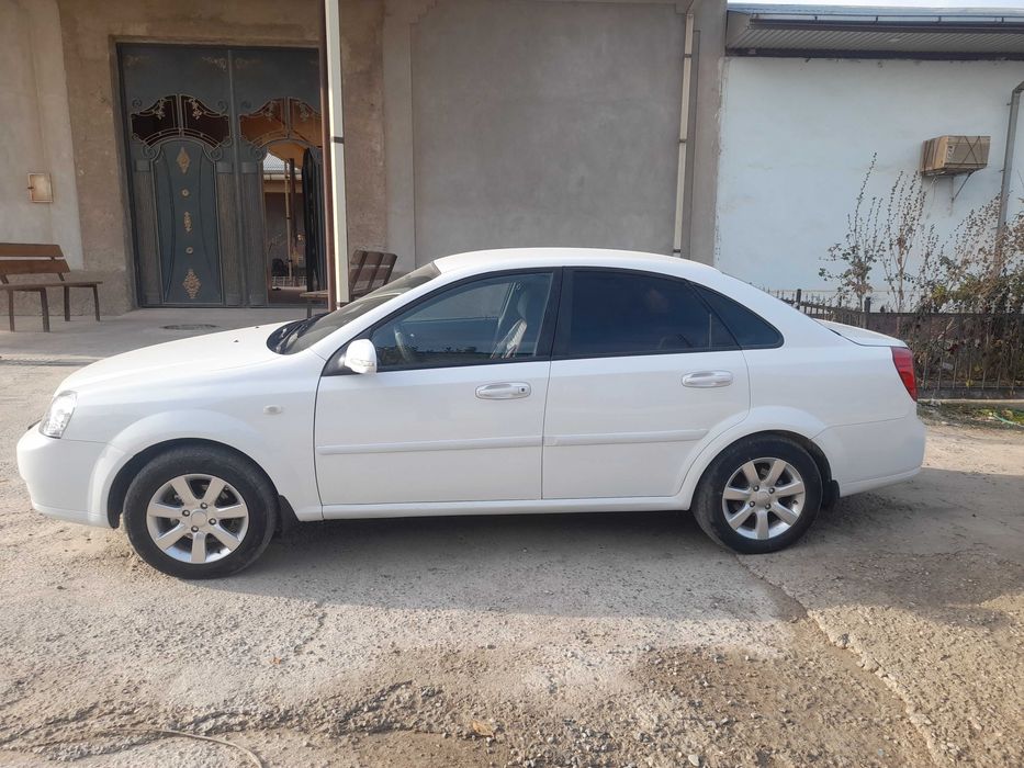 Chevrolet Lacetti 2010 года 2 позиция