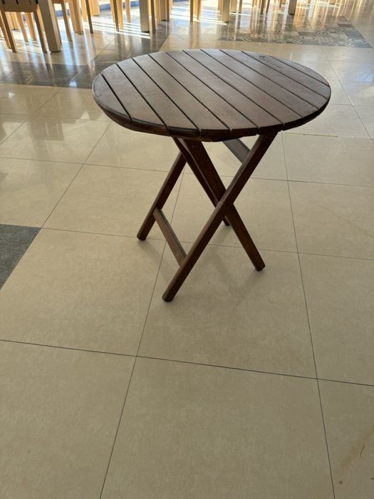 Дървени кръгли маси