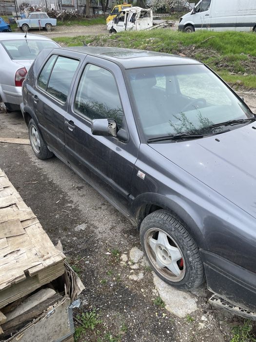 Голф 3/golf 3  1.8 бензин НА ЧАСТИ разполагам и с още части за голф 3