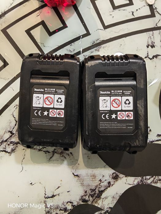 Baterii Makita 8 A celule 21700.