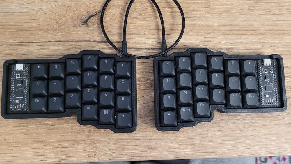 Tastaturi split ergonomice