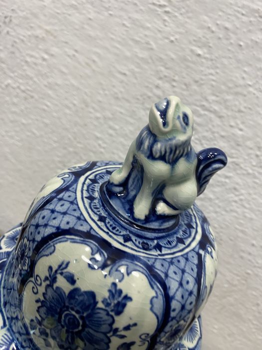 Холандска ваза с капак на делфт порцеланова урна