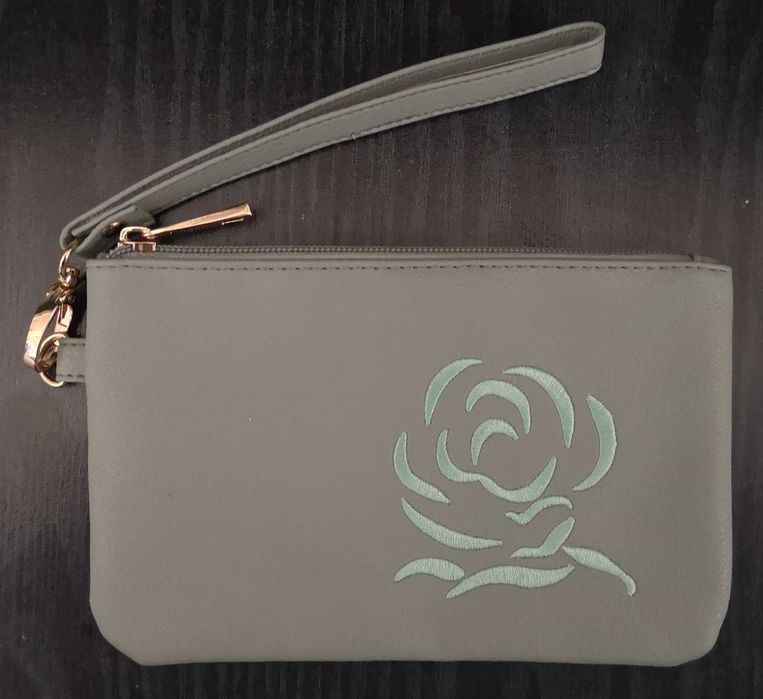 Зелен  несесер с роза