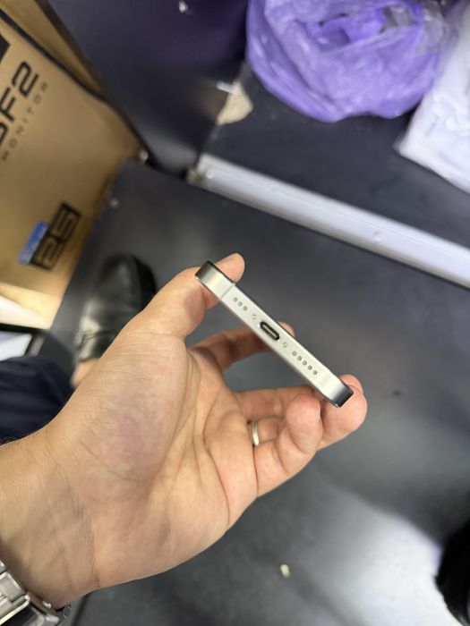 Iphone 15 pro  natural titanium 256