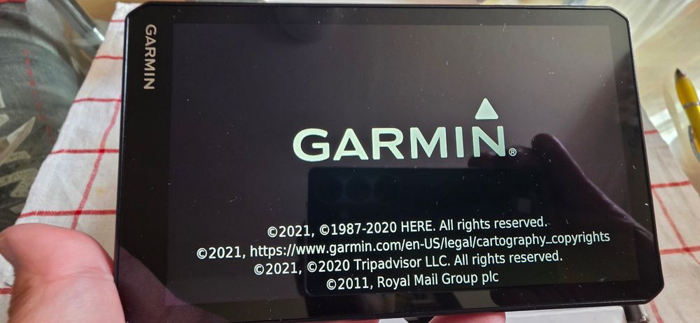 Навигация за Камион Garmin Dezl LGV700 пкомплект карти за цяла Европа