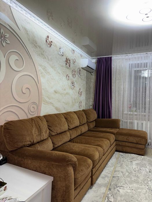 Продам диван угловой.