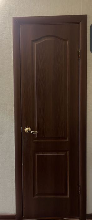 Продаются межкомнатные двери 2 штуки, 2 туалет, ванная и входная дверь
