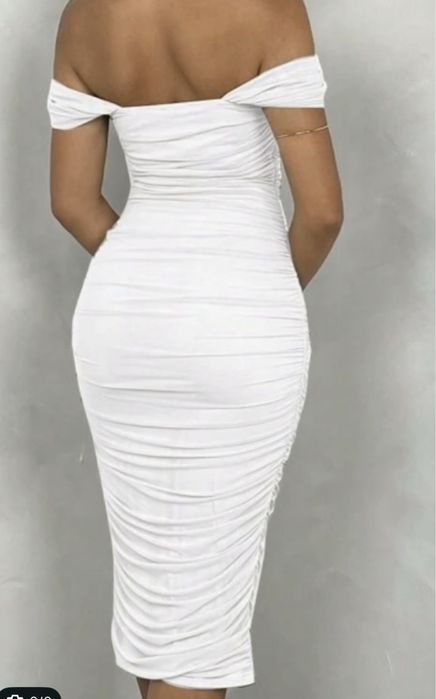 Елегантна бяла рокля