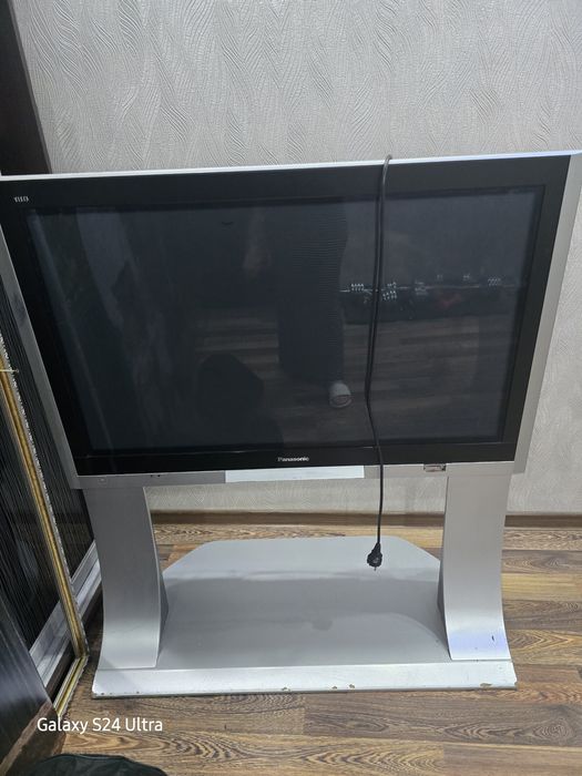Продам телевизор на запчасти