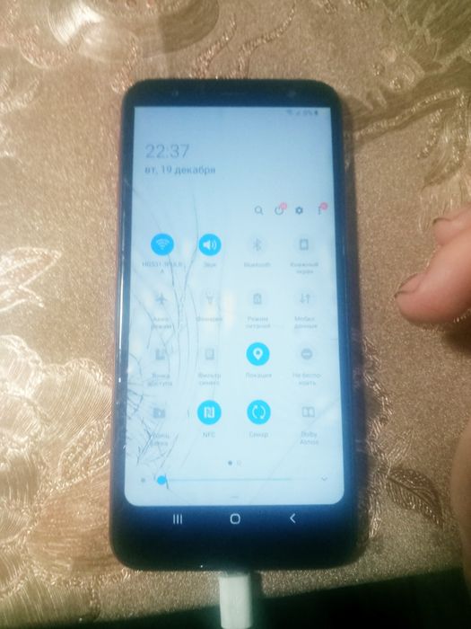 Продам телефон j6