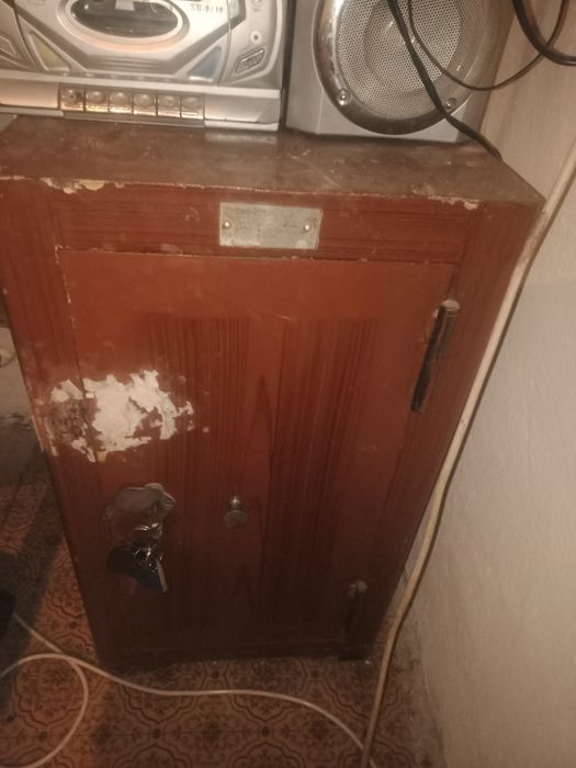Продам сейф в хорошем состоянии