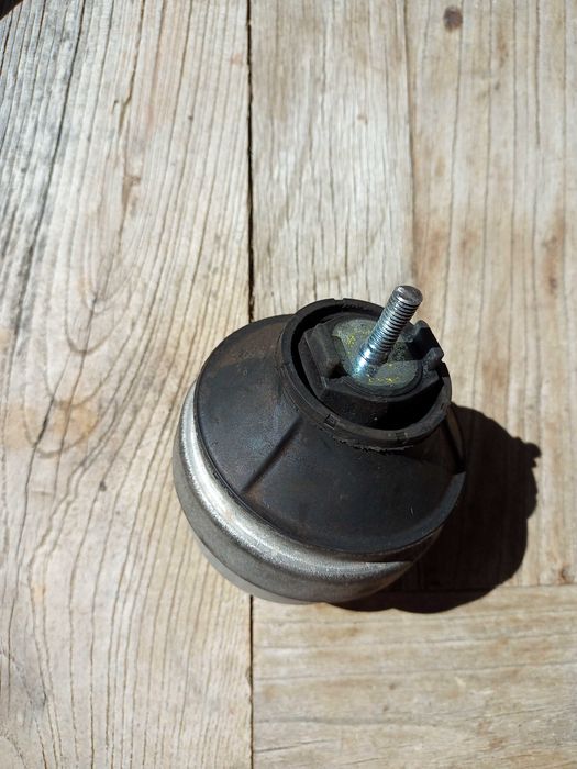 Vând 2 tampoane / suporti motor Passat b5.5