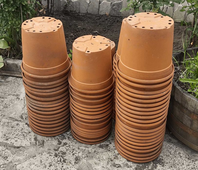 Пластмасови саксии и кофички