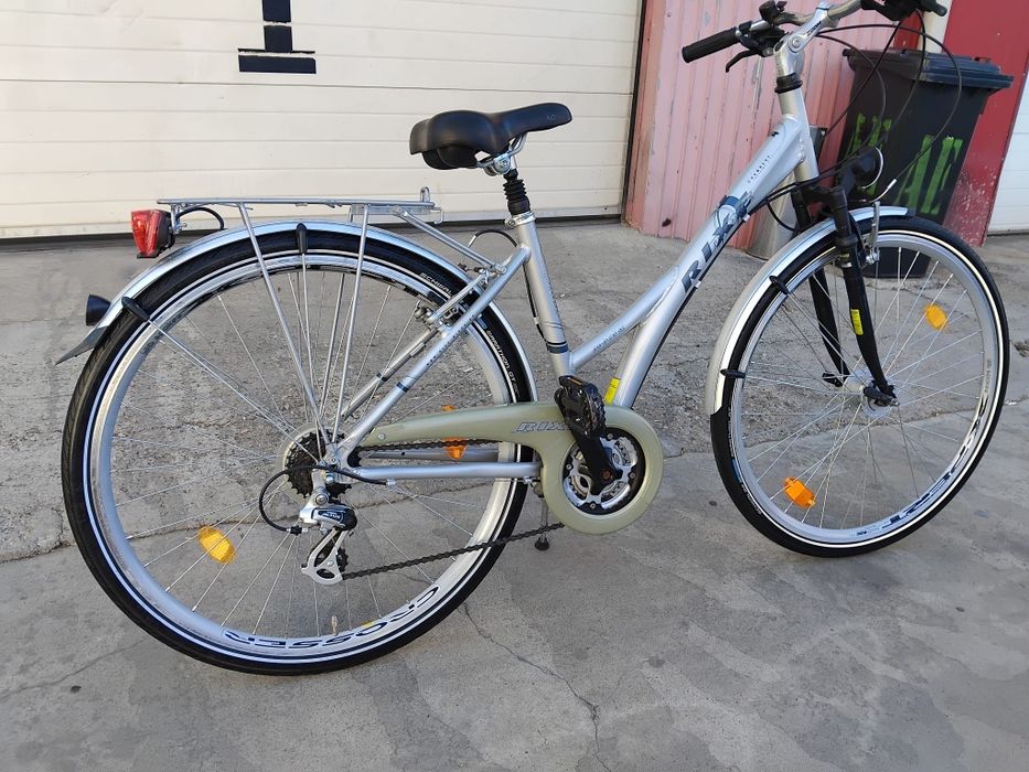 Vând bicicleta din aluminiu pentru damă
